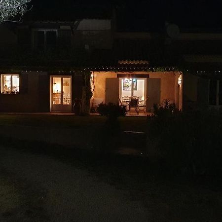 Le Mas Des Oliviers Puget-Ville Bagian luar foto