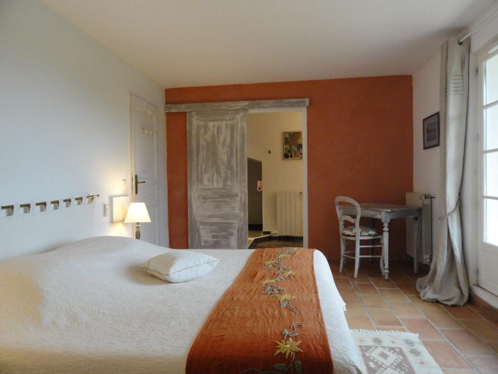 Le Mas Des Oliviers Puget-Ville Ruang foto