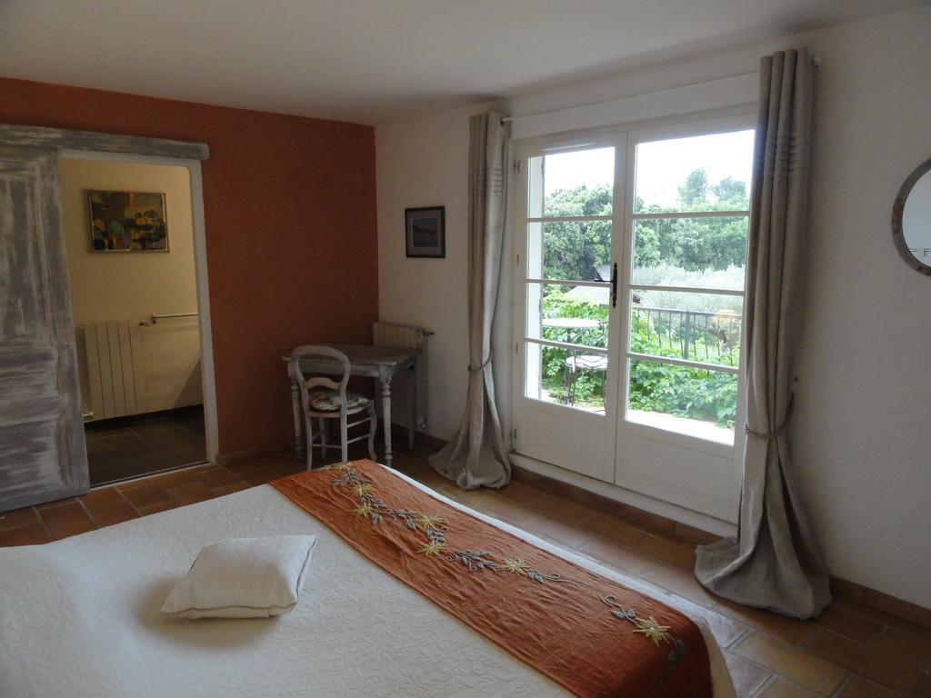 Le Mas Des Oliviers Puget-Ville Ruang foto