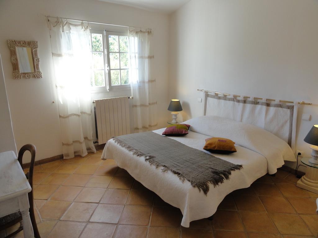 Le Mas Des Oliviers Puget-Ville Ruang foto