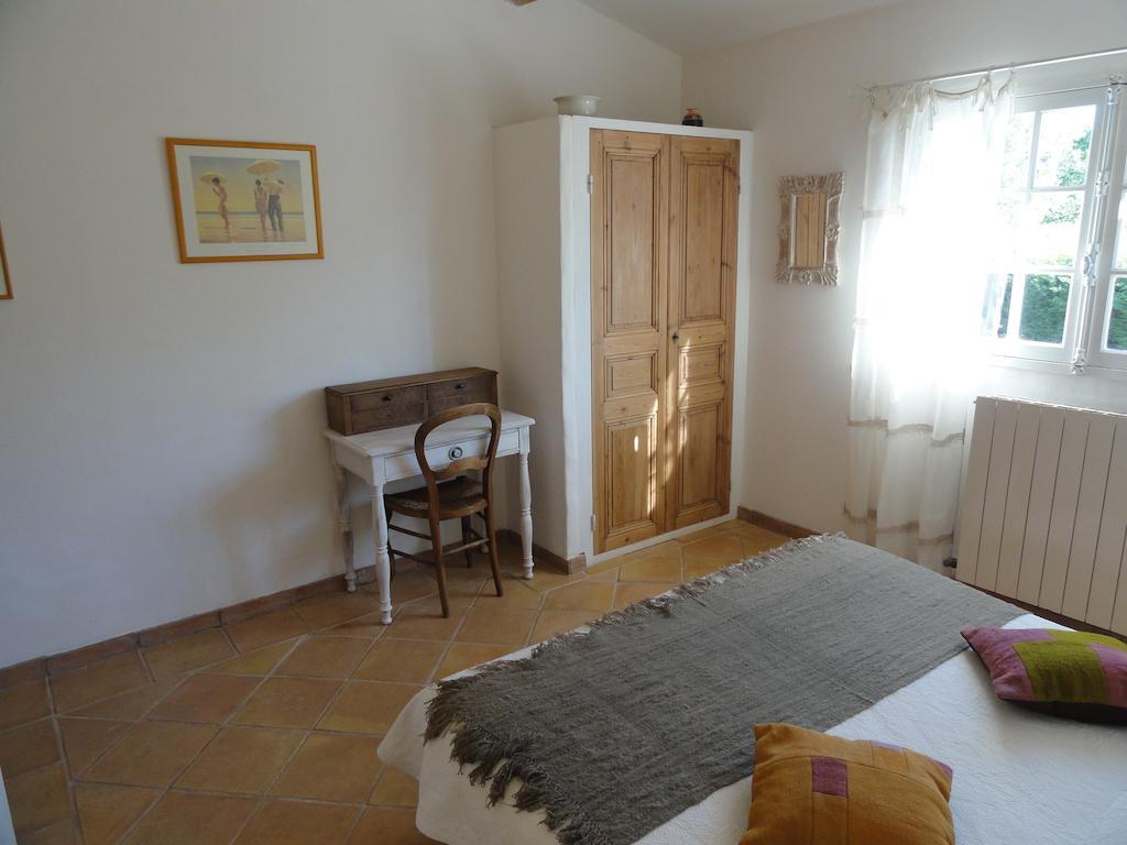 Le Mas Des Oliviers Puget-Ville Ruang foto
