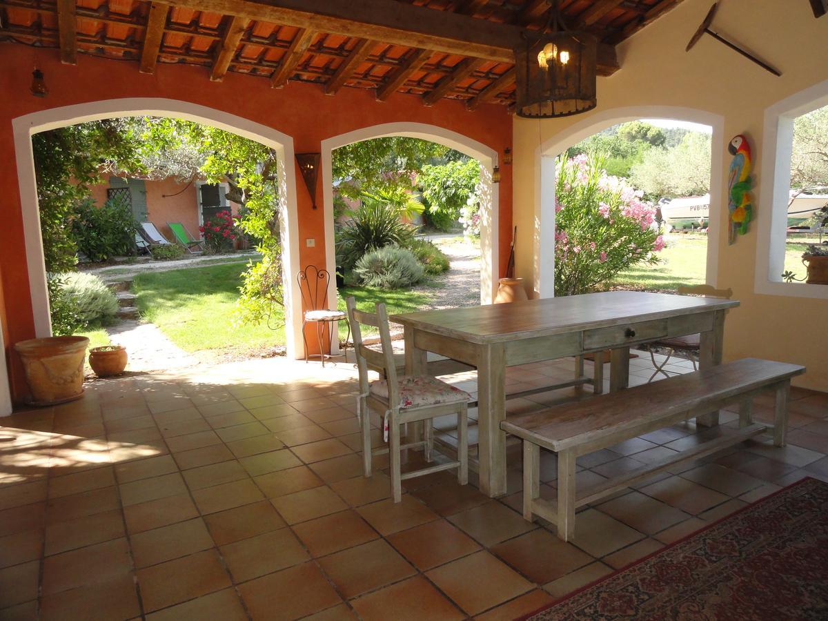 Le Mas Des Oliviers Puget-Ville Bagian luar foto